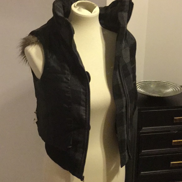 🚩Vest is Junior Size Large Blk/Gray - Picture 5 of 6